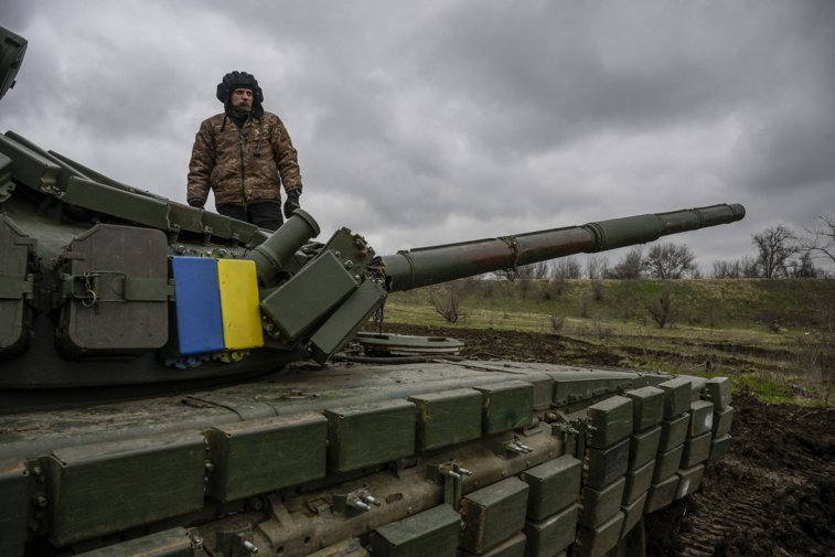 Imaginea articolului Războiul din Ucraina, ziua 401. Zelenski promite să învingă „răul rusesc” / Ruşii au atacat la Zaporojie şi pun presiune pe Herson cu aviaţie şi artilerie / Ucraina comemorează Bucea: nu vom ierta niciodată / Putin începe recrutarea de primăvară; preferă tineri cu vârste între 18 şi 27 de ani, un total de 147.000 de persoane