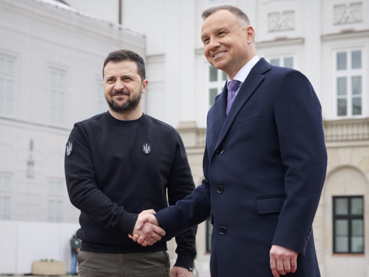 Imaginea articolului Zelensky a primit Ordinul Vulturul Alb de la preşedintele Andrzej Duda, în timpul vizitei de stat în Polonia