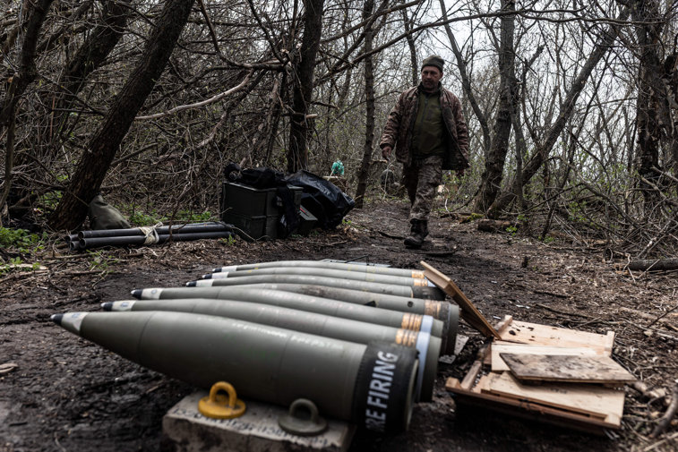Imaginea articolului Războiul din Ucraina, ziua 408. Ruşii au un nou avânt în Bahmut / Pacea încă nu se vede la orizont / Lavrov vorbeşte despre o nouă ordine mondială / Ruşii au răpit 4 angajaţi ai uzinei Zaporojie / Reporterul WSJ, acuzat de spionaj / Ucraina exportă din nou energie electrică