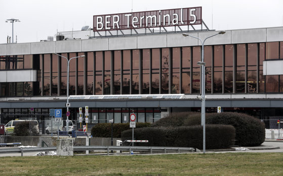 Imaginea articolului Aeroportul din Berlin anulează luni toate plecările din cauza unei greve a personalului de securitate
