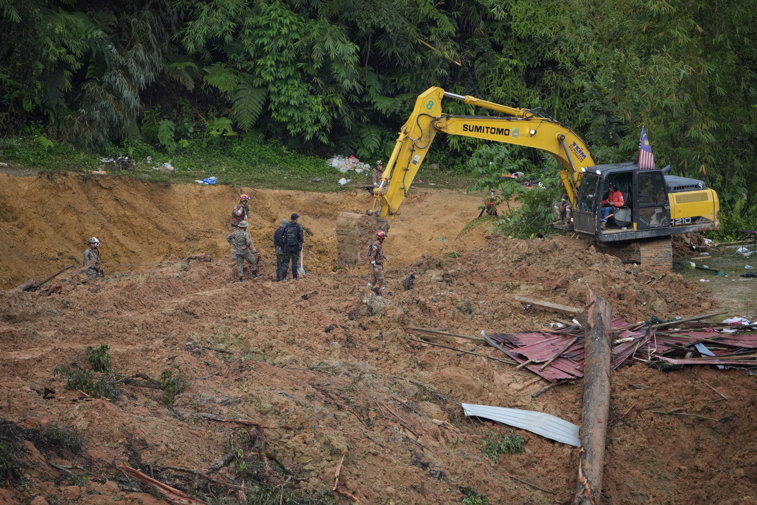 Imaginea articolului 14 morţi şi 5 dispăruţi după o alunecare de teren în China