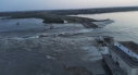 Imaginea articolului Războiul din Ucraina, ziua 103, anul 2. Un mare baraj din sudul Ucrainei a fost aruncat în aer. A fost declarată stare de urgenţă / Zelenski, la Bucureşti Nine: cel mai mare dezastru ecologic din Europa / În timp ce taberele se acuză reciproc, a apărut a treia variantă a ruperii barajului / Moscova cere o reuniune de urgenţă a Consiliului de Securitate ONU