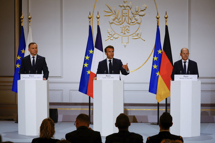 Imaginea articolului Macron speră că vor fi negocieri după contraofensiva Ucrainei, care ar putea dura câteva luni