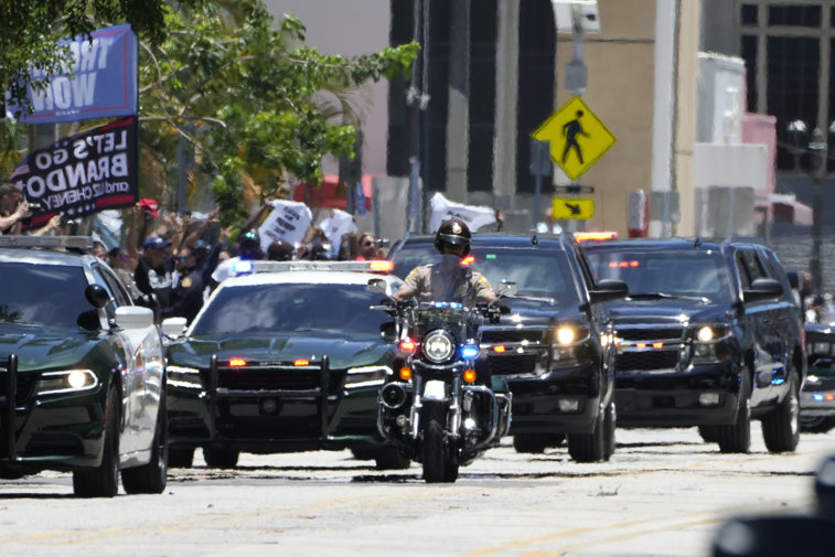 Imaginea articolului Trump a ajuns la o instanţă din Miami, pentru prezentarea acuzaţiilor în cazul documentelor secrete