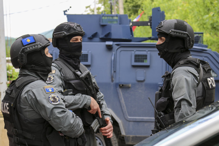 Imaginea articolului Trei agenţi de poliţie din Kosovo, capturaţi de serviciile de securitate sârbe