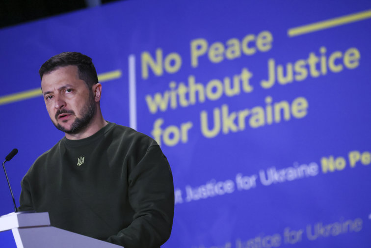 Imaginea articolului Zelenski: Negocierile de pace vor fi posibile doar după ce Rusia îşi retrage trupele din Ucraina
