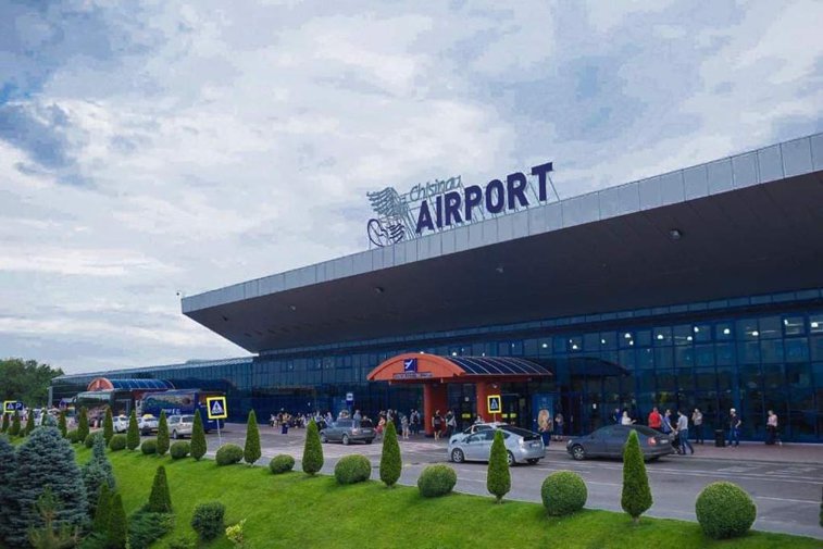 Imaginea articolului Împuşcături la Aeroportul Chişinău. Două persoane au fost ucise/ Autorul atacului, cetăţean din Tadjikistan, este grav rănit după ce a fost împuşcat de forţele de ordine / Forţele de intervenţie se află la faţa locului/ Pasagerii au fost evacuaţi  