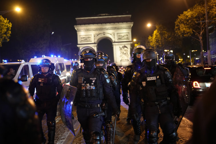 Imaginea articolului Ministerul de Interne din Franţa menţine dispozitivul suplimentat al forţelor de ordine