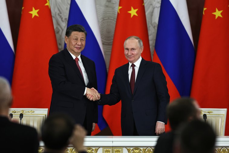 Imaginea articolului China consideră "normale" relaţiile de cooperare cu Rusia, în pofida criticilor SUA