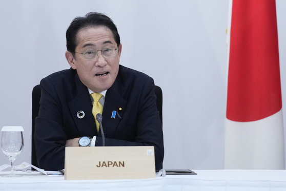 Imaginea articolului Premierul japonez a criticat Rusia pentru ameninţările de a folosi arme nucleare, în timp ce ţara sa a marcat astăzi cea de-a 78-a aniversare a bombardamentului atomic de la Hiroshima