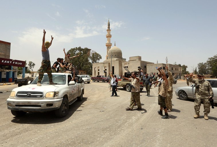 Imaginea articolului Zeci de morţi şi sute de răniţi în confruntări militare produse în capitala Libiei