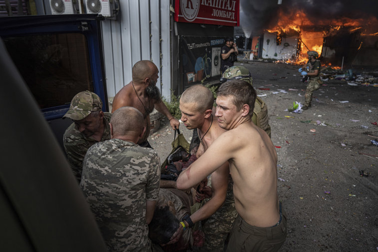 Imaginea articolului Războiul din Ucraina, ziua 562.  O rachetă rusească a lovit o clădire a poliţiei ucrainene / Trupele ucrainene obţin noi victorii pe front. Dronele ruseşti fac măcel printre civili