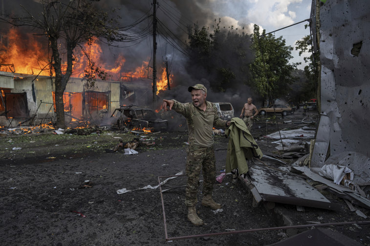 Imaginea articolului Războiul din Ucraina, ziua 565. Rachetele ruşilor au atacat oraşul natal al lui Zelenski / Vizită-surpriză la Kiev / Kim e în trenul care-l duce la Putin / Germania comandă încă 40 de vehicule Marder pentru Ucraina