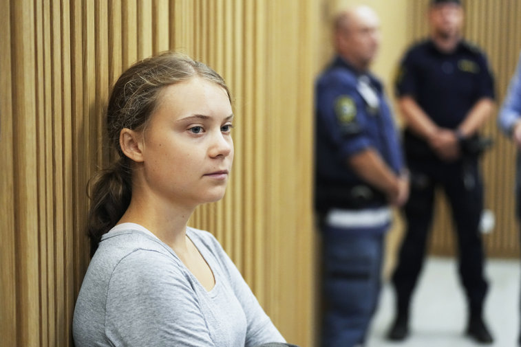 Imaginea articolului Greta Thunberg, acuzată din nou de nerespectarea unui ordin al poliţiei. Ea riscă şase luni de închisoare dacă va fi condamnată