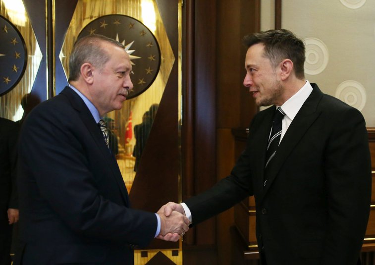Imaginea articolului Erdogan vrea să aducă Tesla în Turcia. Ce i-a cerut lui Musk
