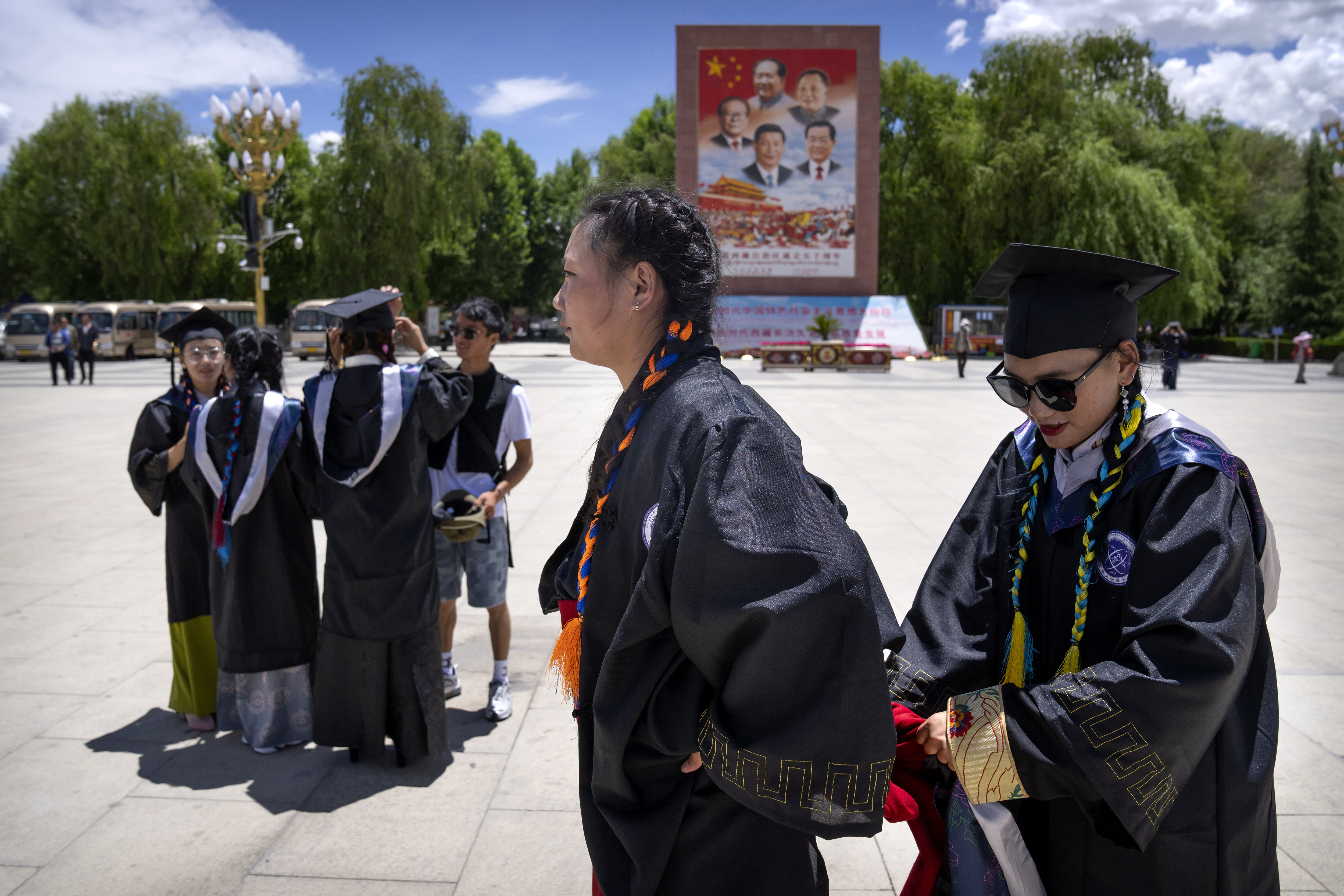 Doctrina lui Xi Jinping, esenţială pentru toţi studenţii chinezi. Cursurile de limbă engleză se concentrează pe ideile preşedintelui pentru a asigura o "viziune corectă asupra lumii"