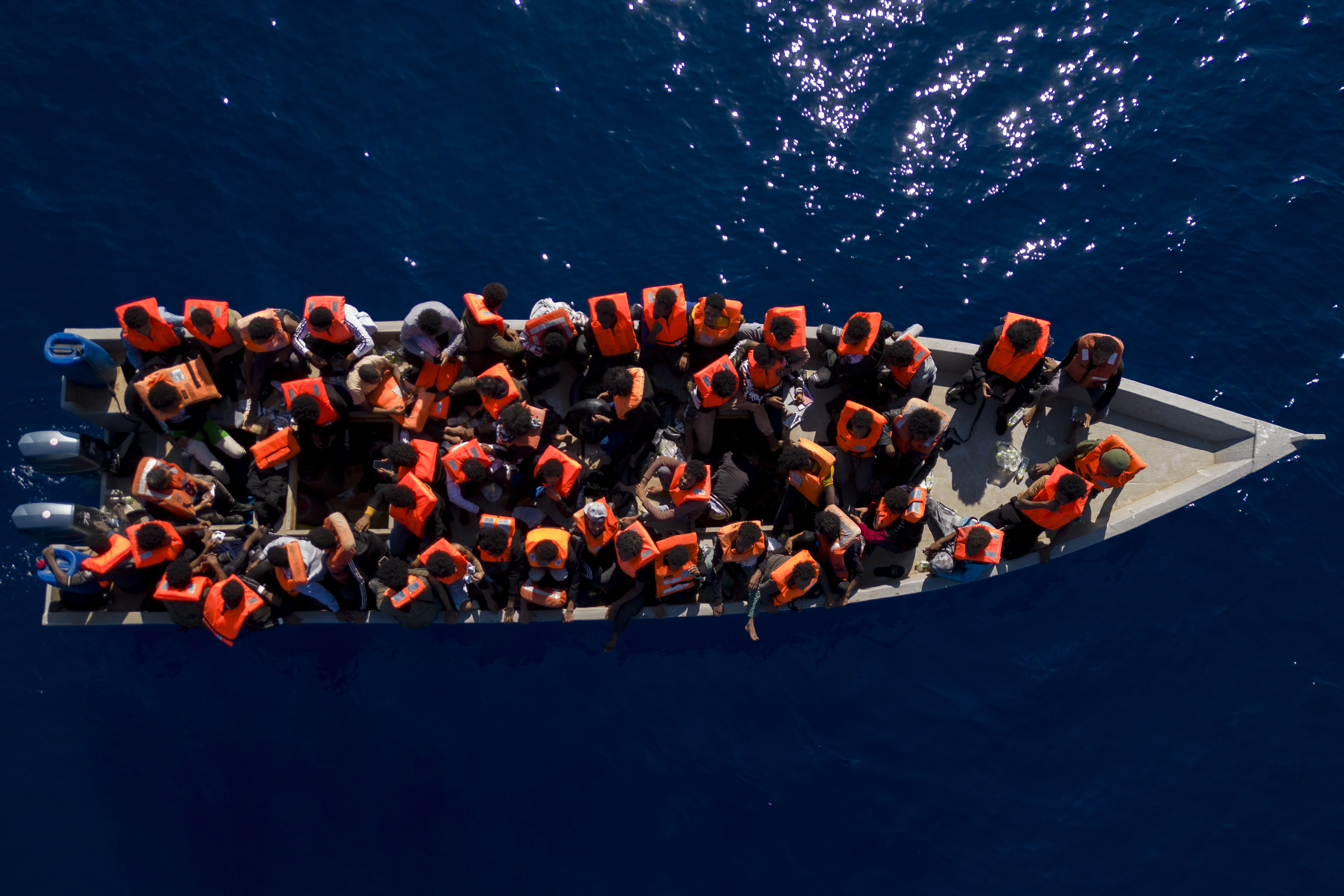 Două ambarcaţiuni cu migranţi care transportau 272 de persoane, oprite de marina senegaleză