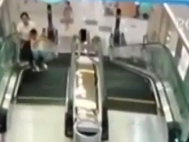 Imaginea articolului Un oraş din Japonia interzice mersul pe scările rulante