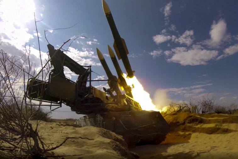 Imaginea articolului Rusia doboară două rachete deasupra Crimeei