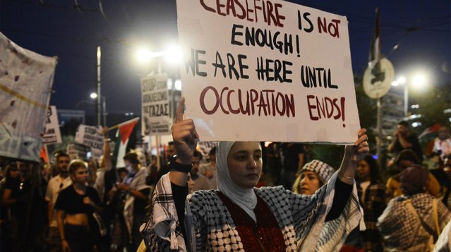 Χιλιάδες ζητούν να σταματήσει η «σφαγή στη Γάζα» σε διαδήλωση στην Αθήνα