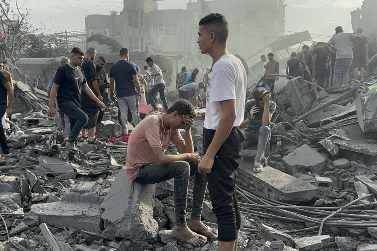 Imaginea articolului Israelul bombardează o tabăra de refugiaţi din Gaza. Oficialii susţin că l-au ucis pe comandantul Hamas în urma atacului