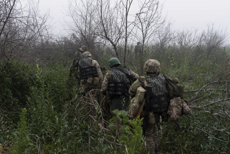 Imaginea articolului Războiul din Ucraina, ziua 617. Contraofensiva ucraineană s-a oprit în barajul de artilerie rusă pe frontul de est / Generalul ucrainean Zalujnîi: Suntem într-un impas / Putin semnează revocarea tratatului de interzicere a testelor nucleare