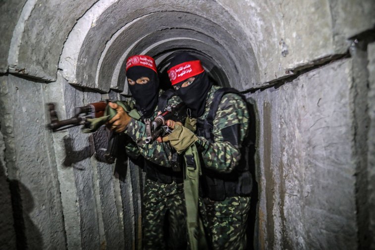 Imaginea articolului Armata israeliană a publicat primele imagini cu tunelul aflat sub spitalul Al Shifa. Luptătorii Hamas l-au folosit drept ascunzătoare