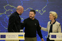 Imaginea articolului Războiul din Ucraina, ziua 650. Explozii puternice în Crimeea: lupte purtate cu drone / La Bruxelles încep dezbaterile privind negocierile de aderare a Ucrainei la UE / Putin merge în Arabia Saudită şi Emiratele Arabe Unite