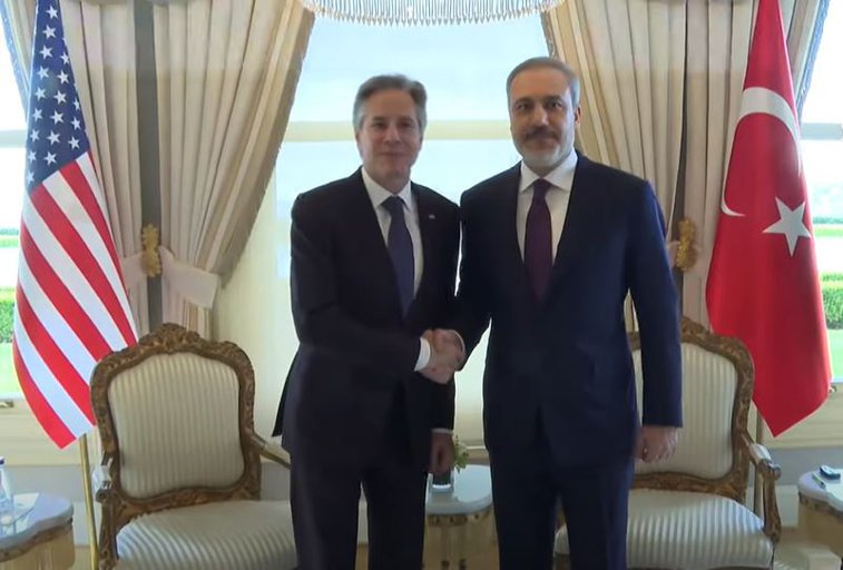 Imaginea articolului Secretarul de stat al SUA, Antony Blinken a fost întâmpinat de Ministrul turc de externe Hakan Fidan. Urmează întâlnirea cu Erdogan