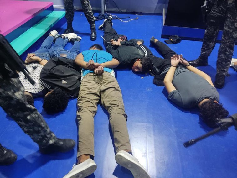 Imaginea articolului Un grup înarmat a intrat în studioul unei televiziuni din Ecuador. Violenţe majore în toată ţara. Preşedintele a declarat un conflict armat intern
