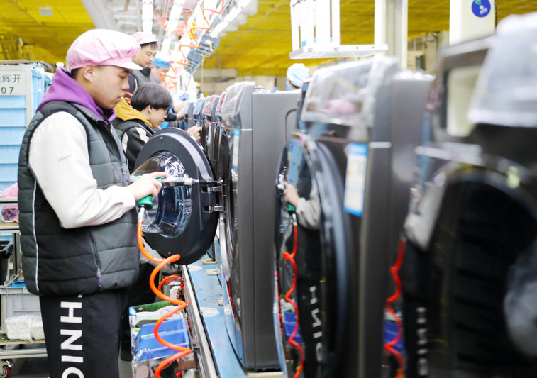 Imaginea articolului Occidentul se teme că Beijingul va încerca să reducă supracapacitatea internă prin exporturi ieftine