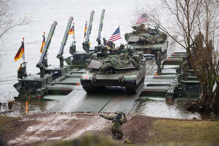 Imaginea articolului Trupele NATO se apropie de Rusia, au trecut fluviul Vistula din Polonia, în cadrul exerciţiului Steadfast Defender 24