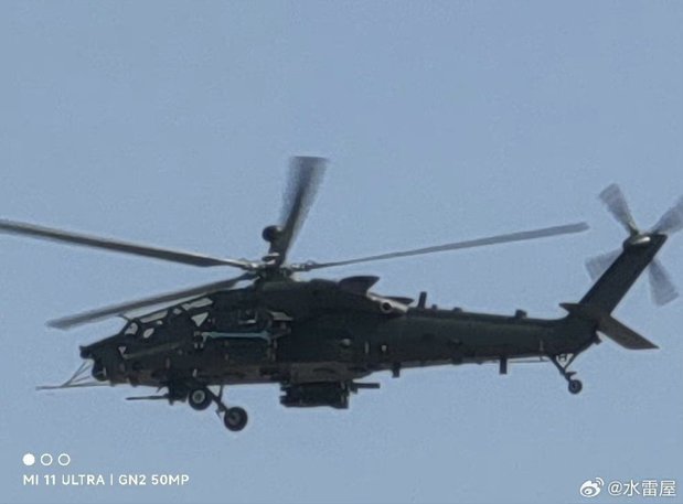 Imaginea articolului Noul elicopter de atac chinezesc Z-21, o combinaţie între aparatele americane AH-64 Apache şi UH-60 Black Hawk