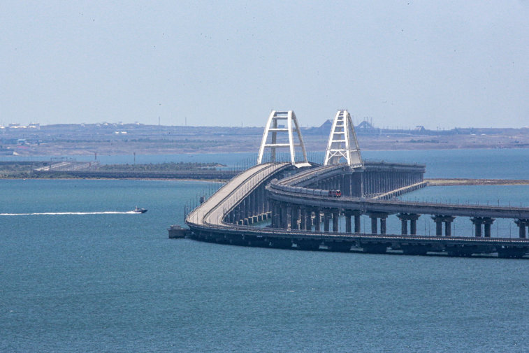 Imaginea articolului Surse: Ucraina plănuieşte un nou atac asupra podului din Crimeea