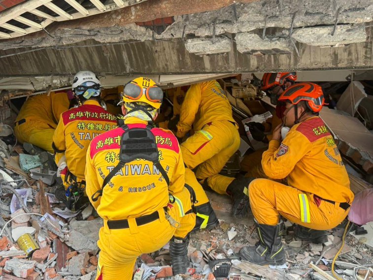 Imaginea articolului Salvatorii caută supravieţuitori, după alunecările de teren şi replicile cutremurului din Taiwan