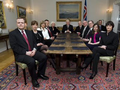 Imaginea articolului Şefa Guvernului din Islanda a demisionat. Katrin Jakobsdottir are vis de mărire