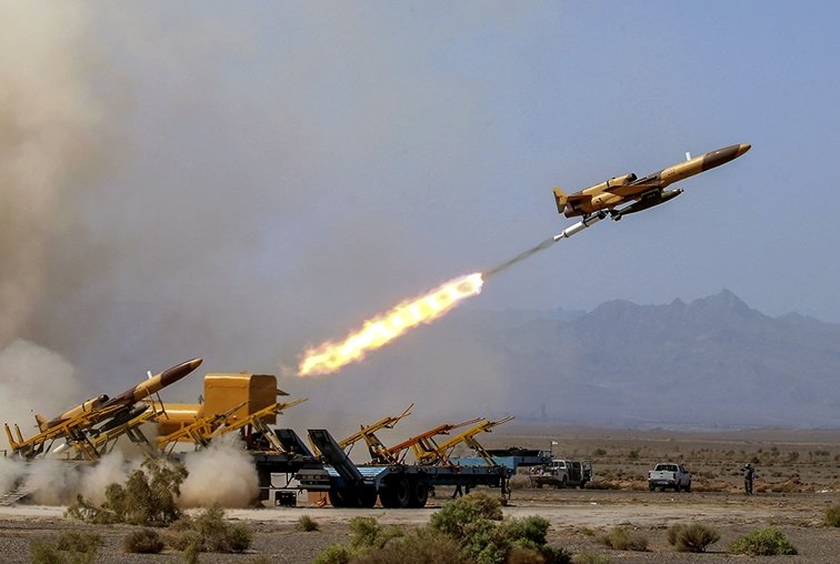 Imaginea articolului Bloomberg: SUA şi aliaţii consideră iminent un atac cu rachete al Iranului şi a miliţilor sale asupra Israelului