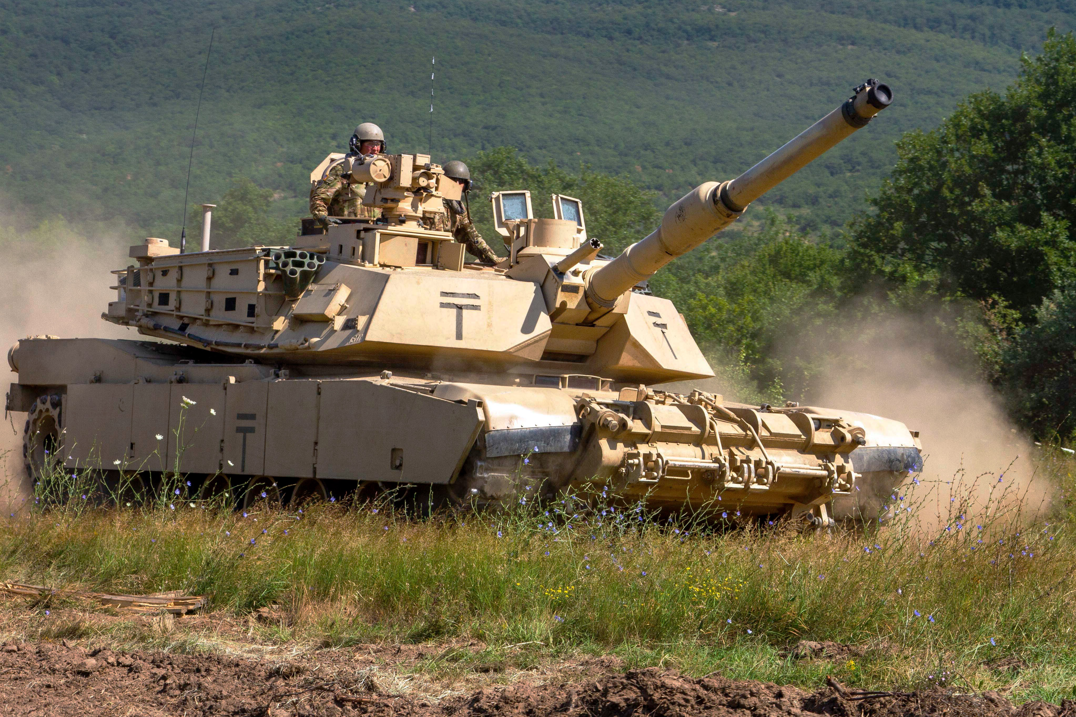 Tancurile Abrams donate de americani nu sunt folosite de ucraineni din cauza dronelor ruseşti
