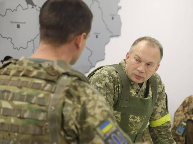 Situaţia de pe linia frontului s-a înrăutăţit, afirmă şeful armatei ucrainene