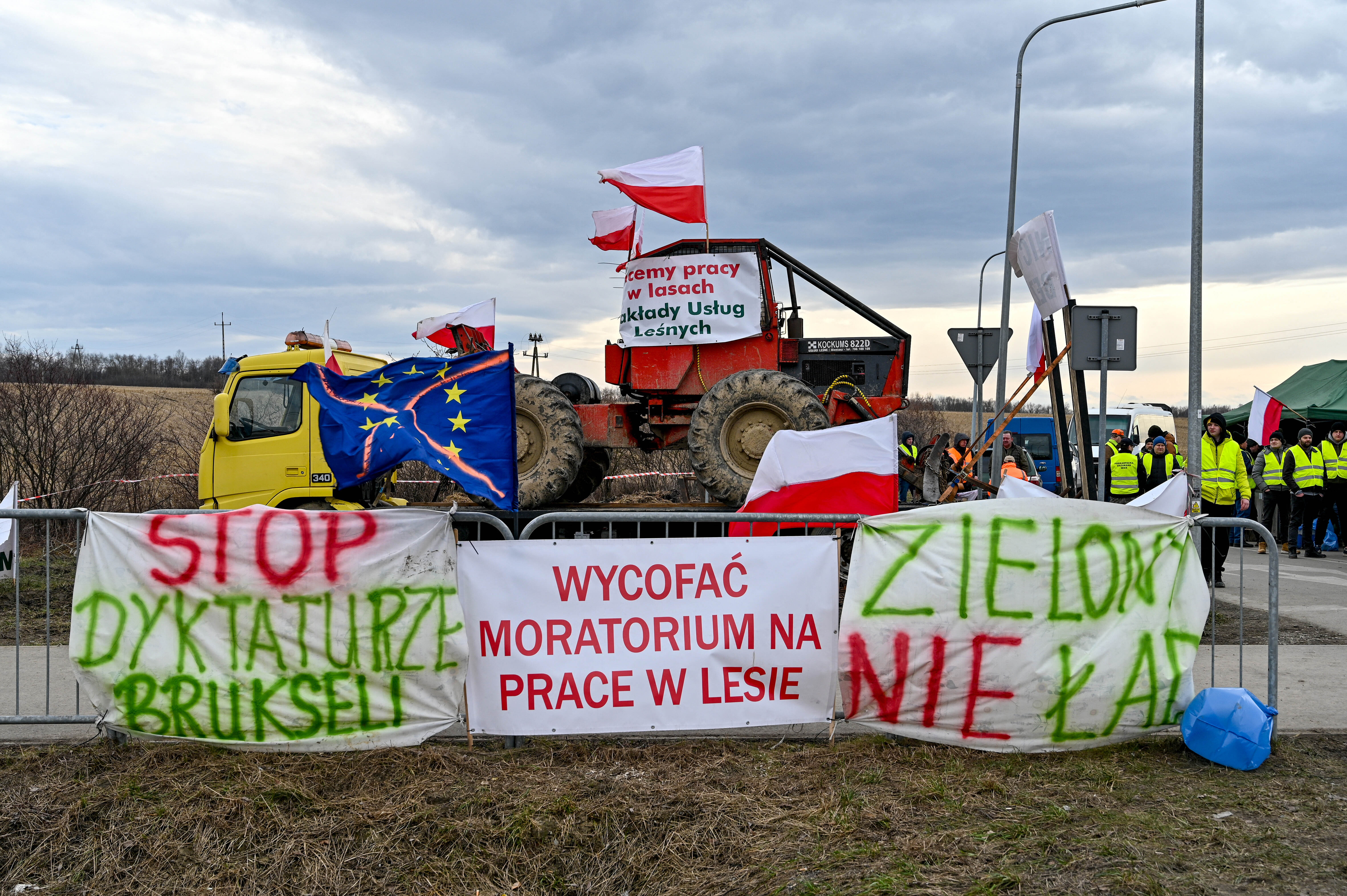 Fermierii polonezi suspendă blocarea frontierei cu Ucraina