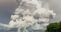 Imaginea articolului Un vulcan din Indonezia a început să erupă. Locuitorii din zonă au fost evacuaţi