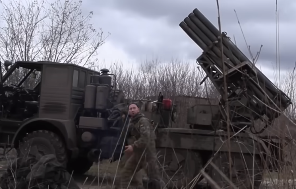 Experienţa militarilor ucraineni cu un lansator de rachete românesc: Opream la fiecare 10 ore şi turnam 10-15 (...)