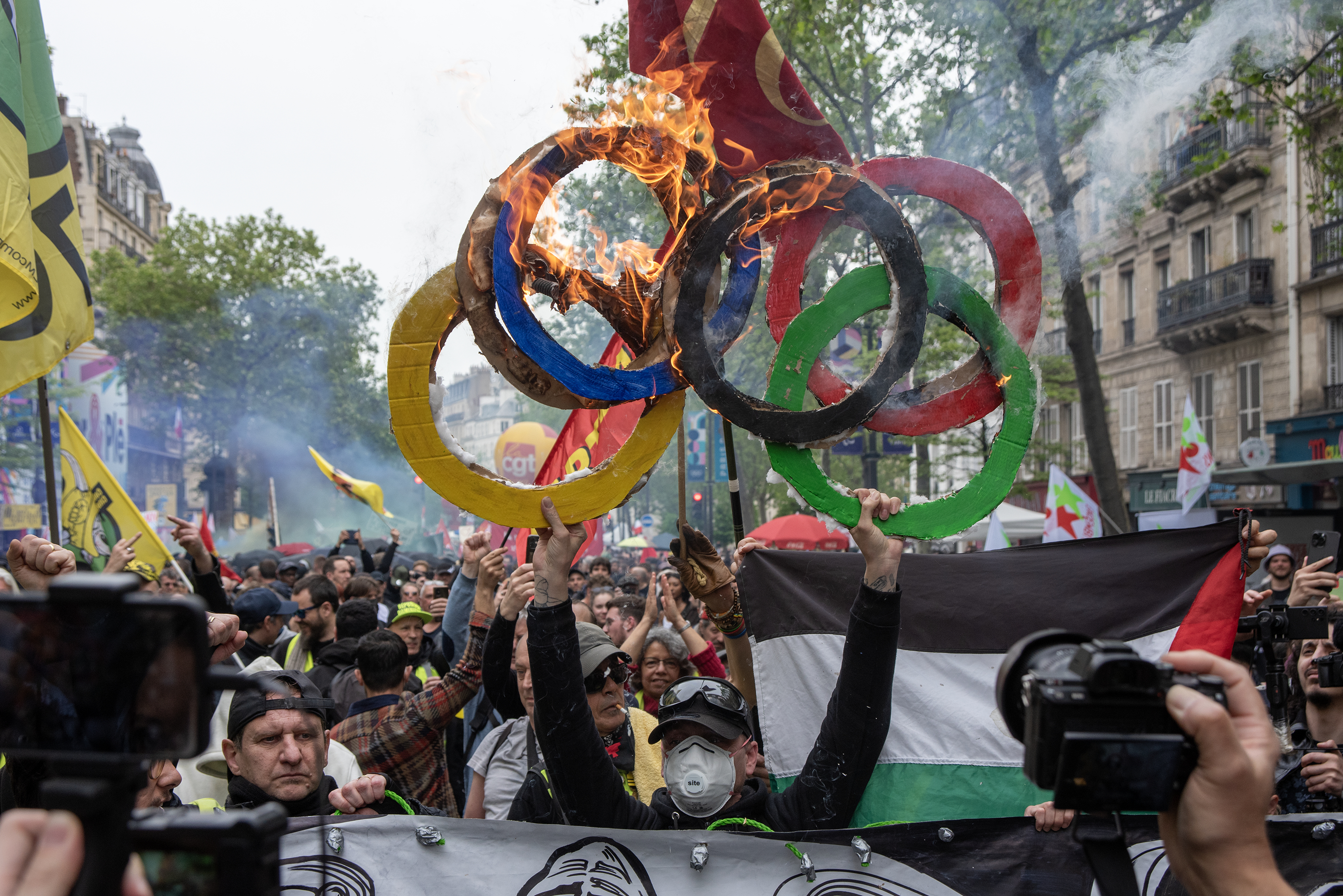 Lucrătorii din salubrizarea publică a Parisului ameninţă cu o „grevă olimpică”