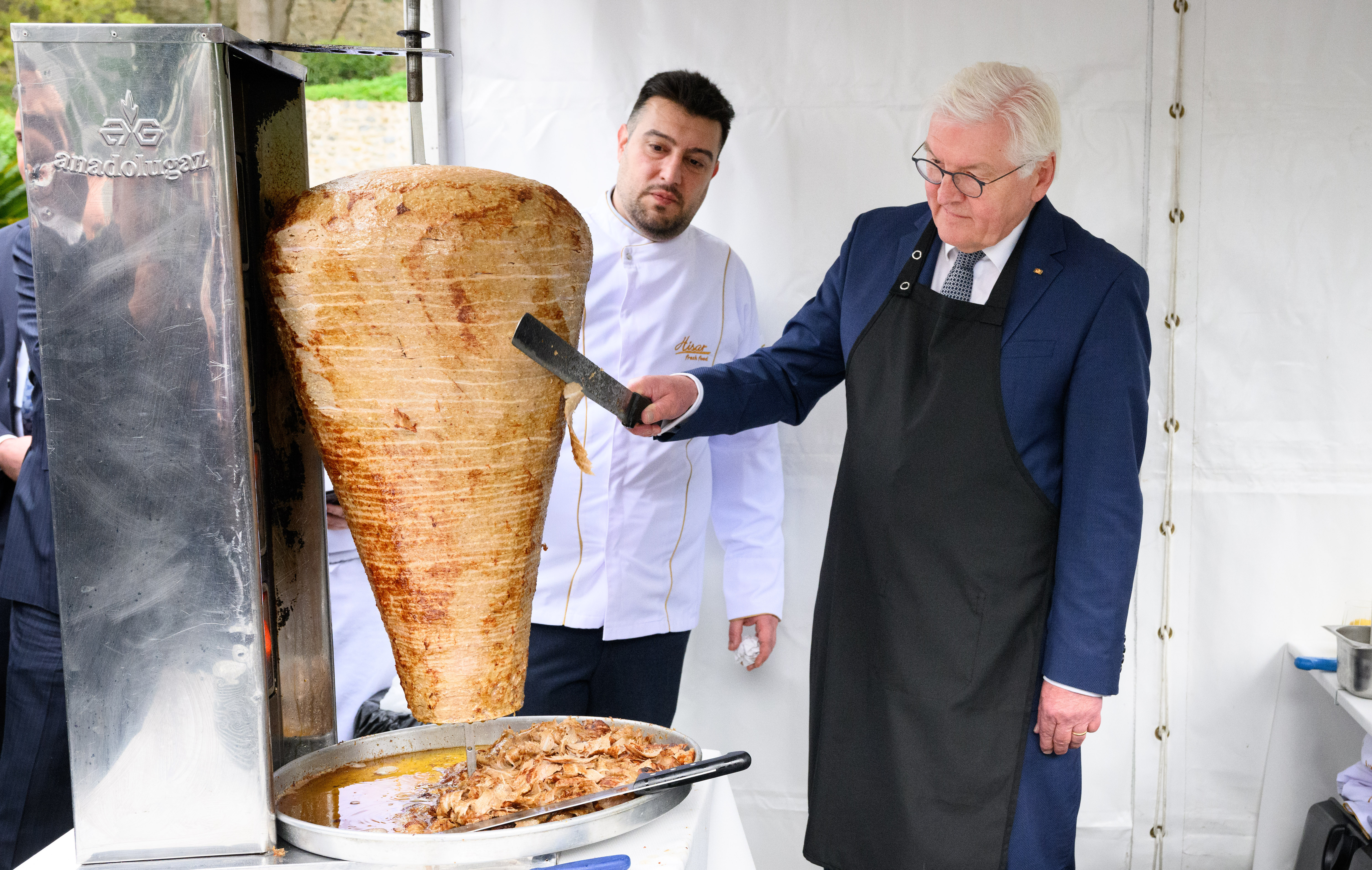 Scumpirea kebabului devine o problemă politică în Germania. Cancelarului Olaf Scholz i se cere plafonarea (...)