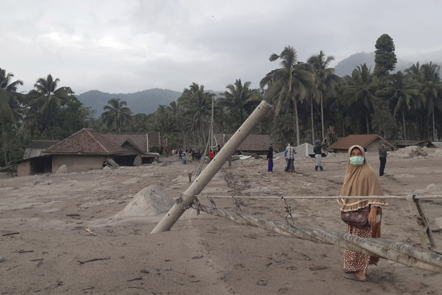 Râurile de lavă au distrus mai multe sate din Sumatra. Zeci de persoane au murit|EpicNews