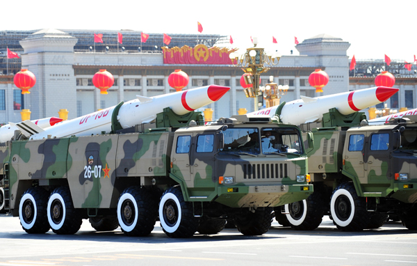 Armata chineză prezintă noile rachete