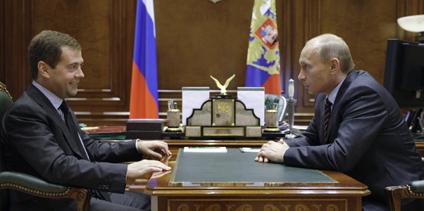 Dmitri Medvedev şi Vladimir Putin