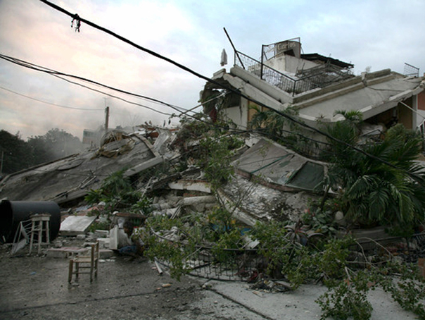 Mai multe clădiri s-au prăbuşit în urma unui puternic seism, în Port-au-Prince