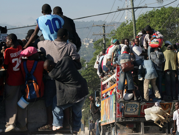 Mii de sinistraţi din Port au Prince iau calea exodului