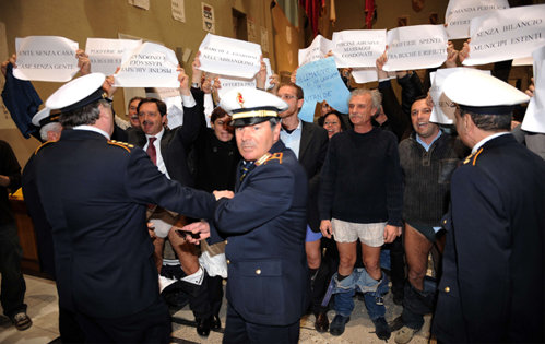 Protest inedit în faţa Primăriei din Roma
